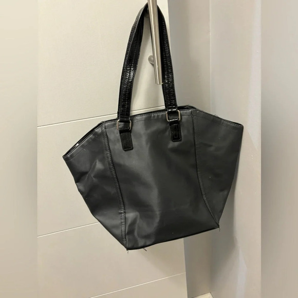 Victoria's Secret Small Travel Carry On Overnight Bag Black Cheetah Inside Print - Picture 2 of 4